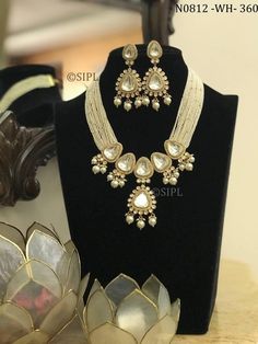 Moti Necklace, Fashion Jewelry Necklaces Gold, Jewellery Kundan, Flower Jewelry Designs, New Gold Jewellery Designs, Diy Jewelry Earrings, Antique Silver Jewelry