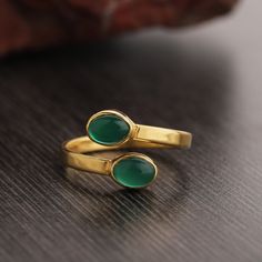 18k Gold Plated on 925 Sterling Silver. Metal : Solid Sterling Silver with 925 Stamp. Stone : Natural Labradorite Ring Weight - 3.4 Gms Stone Size 5X7mm oval Oval Emerald Ring In Gold-toned Sterling Silver, Silver Gold Ring, Oval Stone Ring, Ring Green Stone, Green Stone Ring, Handcrafted Silver Jewelry, Green Stone Rings, Ringe Gold, Gold And Silver Rings