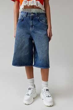 BDG Astrid denim jorts designed in a super baggy jorts silhouette with a low rise and a wide leg that hits below the knee. Find these BDG denim shorts only at Urban Outfitters. Features BDG Astrid baggy jorts Longline denim shorts Low-rise waistline Cargo pockets down the legs Oversized back pockets with BDG embroidery Relaxed wide-leg fit Cropped knee length 5-pocket styling Zip fly and button closure UO exclusive Content + Care 80% Cotton, 20% recycled cotton Machine wash Imported Size + Fit M Long Jean Shorts Outfit, Long Jean Shorts, Long Denim Shorts, Big Shorts, Denim Shorts Outfit, Low Rise Shorts, Printed Blouse