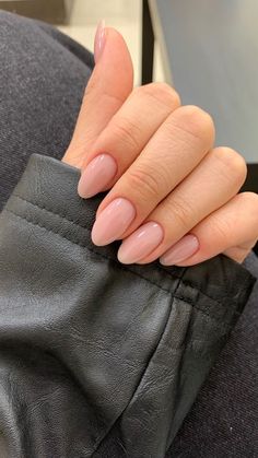 Almond Nails For Bridesmaid, Square Tip Nails Short, Short Oval Vs Almond Nails, Short Almond Manicure, Hard Gel Nails Natural, Best Nail Colors For Fair Skin, Almond Nude Acrylic Nails, Gel Painted Nails, Engagement Photo Nails