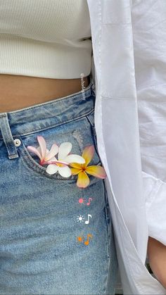 a woman's stomach with flowers in her pocket