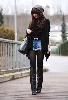 Shorts In Winter Outfits, Shorts Tights Outfit, Shorts In Winter, Winter Outfits Black, How To Wear Shorts, Shorts Tights, Winter Fashion Outfits Casual, Mini Short