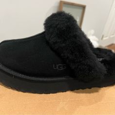 New In Box, Size 9, Platform Ugg Disquette Slipper Slides Platform Ugg, Ugg Platform, Ugg Slides, Pretty Shoes Sneakers, Ugg Black, Pretty Shoes, Womens Uggs, Ugg Shoes, Slides