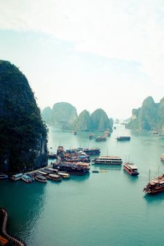 many boats are in the water near some mountains