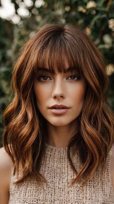 How to Style a Copper Brown Textured Lob for Any Event? 🎉 Chocolate Brown And Copper Hair, Brown Hair Copper Highlights, Copper Fall Hair, Red Copper Balayage, Copper Lob, Copper Brunette Hair, Copper Highlights On Brown Hair, Copper Brown Hair Color, Balayage Hair Copper