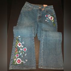 Size 14. New With Tags. Embroidered Flowers. Wide Leg Style. Patches On Jeans, Jean Embroidery, Thrifted Pants, Painting Jeans, Senior Jeans, Cool Jeans, Clothes Embroidery Diy, Western Clothes, Flower Pants