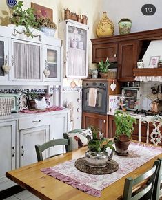 the kitchen is clean and ready to be used for dinner parties or other gatherings