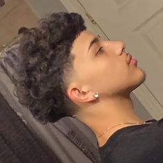 Low Taper Curly Hair, Low Taper Fade Curly Hair, Curly Asian Hair, Black Widget, Male Haircuts, Fade Haircut Styles