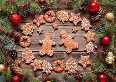 christmas cookies arranged in the shape of gingers