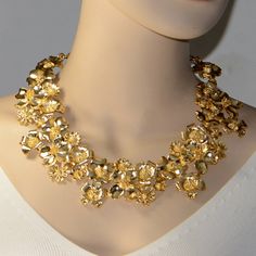 100% Authentic Guaranteed. New Without Tags Goldtone Plating Approx. 16"L W/4" Extender Made In Usa. Gold Necklace For Wedding, 16 Inch Length, Formal Costume Jewelry Chain Necklace, Carolina Herrera Jewelry, Chain Choker Necklace, Chain Choker, Carolina Herrera, Womens Jewelry Necklace, Choker, Choker Necklace