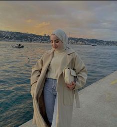 Osaka Outfit, Hijabi Photography, Winter Coat Outfits, Hijabi Fits