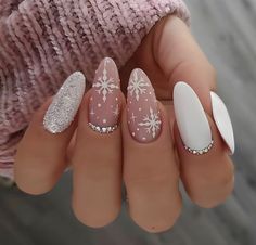 Snowflake Press on Nails Christmas Almond Medium White Snowflake Rhinestone Glitter Fake Nails Festival Nails, Stick On Nails, Artificial Nails, Nail Polishes, Nail Accessories, Rhinestone Nails, False Nails