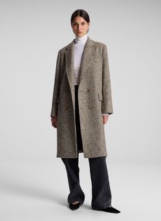 woman wearing brown houndstooth coat with white turtleneck and black jeans Tan Coat, Houndstooth Coat, Brown Tweed, Bike Style, Event Dresses, Wardrobe Essentials, Double Breasted, Wool Blend, Jackets & Coats