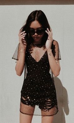 Any é uma garota de 16 anos com muitos amigos, é curiosa, bem pacient… #romance # Romance # amreading # books # wattpad Mesh Outfits, Summer Going Out Outfit, Spring Outfit Women, Look Gatsby, Cooler Style, Fest Outfits, Looks Party, Outfit Trends, Summer Outfit Inspiration