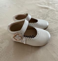 THIS LISTING IS FOR A PAIR OF new never worn WHITE SOFT LEATHER SHOES MARY JANE STYLE WITH BUCKLES, LEATHER AND RUBBER NON SLIPPERY MAN MADE OUTER SOLES. SOFT UPPER LEATHER. SIZE: 3 INSIDE LENGHT IS 4 1/4" WIDTH IS 2 1/4" your baby's feet must have some space for comfort, growth, and wiggling toes ;)  NO RETURNS NO EXCHANGES, PLEASE CONTACT FOR ANY WUESTIONS OR CONCERNS. White Baby Shoes, Shoes Mary Jane, Crib Shoes, Shoes Booties, Girls Shoes, Mary Janes, Soft Leather, Leather Shoes