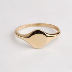 Stylish Signet Ring, expertly crafted from 14-karat solid gold. This customizable piece allows for personalization with letters or symbols, making it uniquely yours. Material: 14-karat solid gold Gold Colors: Available in gold, rose gold, and white gold Customization: Option to engrave a letter or symbol of your choice Versatility: Suitable for all fingers Ideal for daily wear or as a distinctive gift, this signet ring combines traditional craftsmanship with modern appeal, available at an attractive price point. Whether for personal expression or as a special present, it's designed to impress. Gold Signet Ring, Gold Colors, White Ring, Signet Ring, Rose Gold Ring, Solid Gold, Gold Color, Fine Jewelry, White Gold