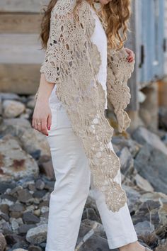 Marnie has offered up this gorgeous crocheted triangular shawl, worked modularly, then filled in between the sand dollar motifs. Worked in Chickadee Organic Heathers, this creates a soft and spidery fabric. Go to Shawls 2020 collection Shawl Crochet, Shawl Crochet Pattern, Basic Crochet Stitches, Sand Dollar, Crochet Basics, Crochet Shawl, The Sand, Quince, Ponchos