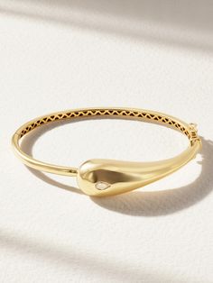 The purity of Mateo's 'Droplet' bracelet is conveyed by its name. It's sculpted from 14-karat gold in a dynamic silhouette that's set with a glistening diamond. The inner band's intricate cutwork glimpses as it moves. Gold Teardrop Bracelets For Formal Occasions, Formal Gold Teardrop Bracelets, Modern 14k Gold Diamond Bracelet With Polished Finish, Modern Yellow Gold Polished Diamond Bracelet, Modern Yellow Gold Diamond Bracelet With Polished Finish, Elegant Gold Teardrop Bracelets, Gold Diamond Bracelet, Bracelets Gold Diamond, Raffia Bag