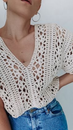 crochet, crocheting, summer crochet top, tee, blouse, white, ivory, fashion, trends, laces, lace, crochet lace, uncinetto, ganchillo, hakeln, hekle, croche, tejido, szydełko, szydełkowanie, top na szydełku, szydełkowy top, koronkowy top, letnia bluzka Diy Outfits, Crochet Tee, Mode Crochet, Halloween Crochet Patterns, Kawaii Crochet, Crochet Shirt, Crochet Vest, Crochet Top Pattern