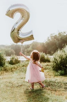 Outdoor Second Birthday Photoshoot, 2nd Birthday Party Photoshoot Ideas, 2 Yr Birthday Photoshoot, 2 Year Halloween Birthday, 2 Year Milestone Photography, Second Birthday Balloons, 2 Year Baby Girl Photoshooting Ideas, Baby Girl Second Birthday Photoshooting Ideas