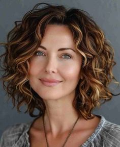 Curly Hair Photos, Short Curly Haircuts, Short Wavy Hair, Penteado Cabelo Curto