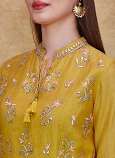 Chak Designs, Kurti Front Neck Designs, Girls Neck Design, Neck Design With Buttons, Neck Design Ideas, Yellow Kurti, Neck Designs For Suits, Embroidery On Kurtis, Kurti Embroidery Design