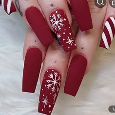 New In Box 24 Pcs. Ready To Wear Easy On. Easy Off. Great Nails For Holiday Season! Comes With Adhesives Long Length Glossy Red Smoke Free Home. Pet Free Home Monday-Thursday Shipping Red Christmas Nails, Nagel Tips, Christmas Nail Art Designs