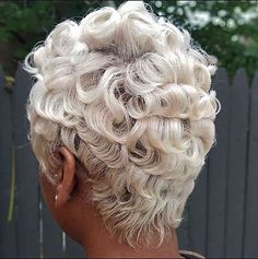 Bob Black Women, Curled Pixie Cut, Short Platinum Blonde Hair, Platinum Blonde Pixie, Short Hairstyles For Black Women, Edgy Short Haircuts, Bob Black, Short Hair Pixie Cuts