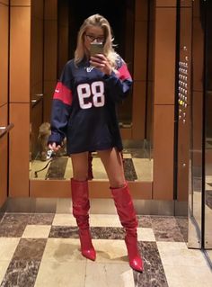 Football Jersey Outfit, Jersey Outfit, Looks Street Style, Red Boots