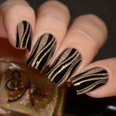 Black Gold Nails, Black Nails With Glitter, Black Acrylic Nails, Black Nail Designs, Stamping Nail Art, Fabulous Nails, Coffin Nails Designs