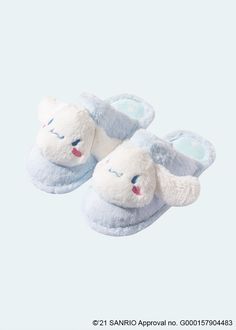 This item's measurements are in millimeter sizes - the US/EU sizes are a reference, but make sure to double check our size guide to measure your feet by millimeter to get the perfect size. :) ※ Official Sanrio X Miniso license ※Approval no. G000157904483100% AuthenticThe licensed Sanrio winter slippers are finally here!Keeps your feet warm, comfy and cute. ABOUT MEMaterial: Fleece fur, PVC soleAdult Size: US W 5.5-7 | EU 36-37 | 240 mmUS W 7.5-9 | EU 38-39 | 250 mmKids Size:US KIDS 11-11.5 | EU Sanrio Slippers, Sanrio Winter, Blue Cinnamoroll, Cinnamoroll Stuff, 60s Patterns, Y2k Necklace, Baby Tees Y2k, Cute Slippers, Y2k Baby Tee