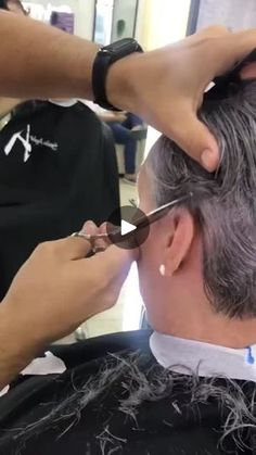 3.7M views · 2.9K comments | Vídeo completo corte curto 💇🏻‍♀️
#cabeleireira 
#cabeleireiros 
#cabelos 
#cortesdecabelo 
#cabelosdivos | By Luciano ayala visagista | Tv that and mall Lily