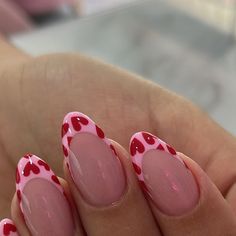 Gel X Nails Valentines Day, Cute Nails Minimalist, Cute Nails Acrylic Design, Birthday Nails Design Ideas, Simply Nail Design, Valentine S Day Nail, Strawberry Nails Pink, Fun Simple Nails, Lana Del Rey Nails Inspiration