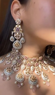 Jadau Jewellery Traditional, Golden Jewellery Set, Bridal Jewellery Inspiration, Wedding Jewelry Sets Bridal Jewellery, Bridal Diamond Necklace, Indian Wedding Jewelry Sets, Bridal Jewelery, Diamond Jewelry Set, Indian Bridal Jewelry Sets