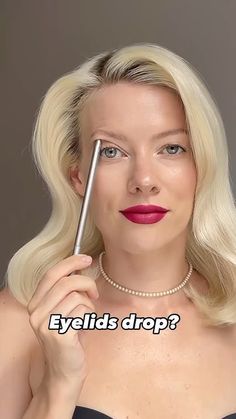 Hooded Eye Makeup Night Out, Makeup Hooded Eyes Tutorial, Hooded Eye Makeup Hacks, Actresses With Hooded Eyes, Eyeshadow Makeup Hooded Eyes, Hooded Eye Tutorial, Smoky Eyeshadow Hooded Eyes, Glam Makeup Tutorial Step By Step