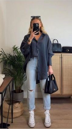 Outfit Ideas For September, Basic College Outfits Winter, Comfy Fall College Outfits, Casual Outfits Back To School, Campus Fall Outfits, Spring Outfit Inspo 2023 Casual, Everyday Basics Outfit, Fall 2023 Outfits College, Outfit Ideas Daily