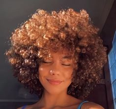 Short Round Curly Hair, Short 4a Hair, Bangs Cut, Layered Curly Haircuts, Healthy Curly Hair, Short Haircuts With Bangs, Dyed Curly Hair, Really Short Hair