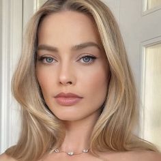 Glam Makeup For Blondes With Blue Eyes, Natural Makeup Blonde Hair Blue Eyes, Sofia Richie Wedding Makeup, Wedding Makeup Fair Skin, Low Contrast Makeup, Amber Heard Makeup, Brown Eyes Blonde Hair, Claudia Tihan, Fair Skin Makeup