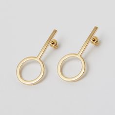 gold plated Sterling silver stud earring of a line and a circle Circle Line, Queens Ny, First Encounter, Semi Precious Gems, Silver Line, Green Onyx, Everyday Earrings, Precious Gems, 21 Days