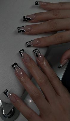 Edgy Square Nails, Creative Short Nail Designs, Square Acrylic Nails Black Design, Nail Inspo Edgy, Black Nails Inspiration Nailart, Cute Black Acrylic Nails Ideas, Acrylic Nails Black Designs, Cool Nail Inspo Square, Rap Concert Nails