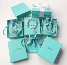 Tiffany Co Bracelets, Tiffany And Co Jewelry, Ideas Baby Shower, Tiffany Bracelets, Tiffany Jewelry, Tiffany And Co, Pin Up Style, Tiffany Blue