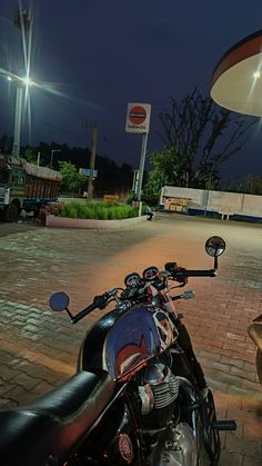 Bike Snap, Bike Night Ride Snapchat, Cute Song Quotes, Attitude Bio, Bike Night, Anime Motorcycle, America Wallpaper, Night Rides Snapchat