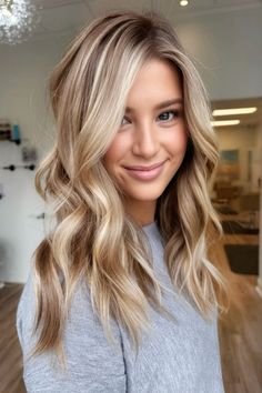 🌟 Elevate Your Hair Game! 🌟 Explore 32 stunning blonde and caramel highlight ideas that will transform your look. Whether you prefer soft, natural blends or bold, contrasting streaks, these highlight styles add depth, dimension, and a touch of glamour to your hair. Perfect for any season, these ideas will inspire your next salon visit. Save this pin for your next hair appointment and get ready to shine with a fresh, fabulous hairstyle! 💇‍♀️✨ #HairInspo #BlondeHighlights #CaramelHighlights #HairGoals #BeautyTrends Colors For Blonde Hair To Wear, Blond Smudge Root, Ash Blonde Blowout, Blonde Highlights In Medium Brown Hair, Blake Lively Hair Blonde, Cool Highlights On Blonde Hair, Light Hair With Lowlights, Semi Blonde Hair, Blonde Hair Coloring Ideas