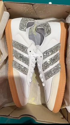 Samba custom Silver Adidas, Silver Week, All Nike Shoes, Shoe Inspiration, Workout Outfit, Pretty Shoes, Dream Shoes