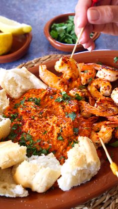 A plate with cooked shrimp and romesco sauce with pieces of baguette Seasonal Appetizers, Shrimp Tapas, Romesco Sauce, Tapas Dishes, Prawn Recipes