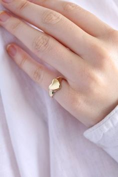 Silver Signet Rings, Heart Shaped Face, Heart Signet Ring, Couple Ring Design, Pinky Signet Ring, Baby Heart, Gold Heart Ring, Silver Heart Ring, Signet Rings