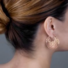 Large Filigree Earrings Cambered earrings with uneven geometric cut out shapes in various sizes. These are a perfect unique piece of style for night and everyday wear. ▸▸ Size◂◂- Diameter: 3.7cm - Earring length: 4.2cm - Approx weight of one earring: 5.6g- Finish: brushed - also available in a smaller size:http://etsy.me/1XeIEj0▸▸ Materials ◂◂- Sterling Silver 925- 18k Gold Coating - ear wire and clasp are sterling silver, earrings are brass - all together is coated with high quality 18k yellow Basket Earrings, Rose Gold Lace, Rose Basket, Filigree Hoop Earrings, Gold Filigree Earrings, Rose Gold Hoop Earrings, Large Pendant Necklace, Earrings Rose Gold, Lace Earrings