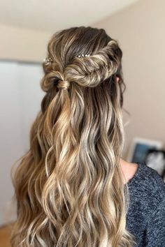 25 Fishtail Braid Hairstyles: Effortlessly Stylish Looks to Try | Lookosm Fishbraid Hairstyles, Reverse Fishtail Braid, Boho Goddess Braids, Braid Hairstyle Ideas, Fishtail Braid Updo, Fishtail Updo, Greek Hair