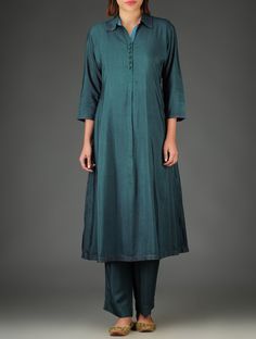 Khadi Kurta, Kurta Patterns, Long Kurta, Simple Kurta Designs, Designer Kurti Patterns, Salwar Designs, Long Kurti Designs, Kurti Embroidery Design, Side Stitch