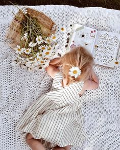 Easter Photo Ideas, Picnic Photoshoot, Boho Studio, Toddler Photoshoot, Summer Dresses Online, Spring Photoshoot, Toddler Photos, Farm Photography, Fun Photoshoot